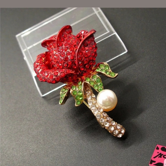 Jewelry - Beautiful, Elegant Red Rose, w/Pearl, Brooch